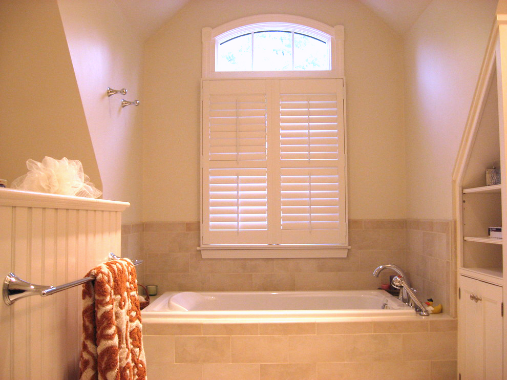 bathroom with round window